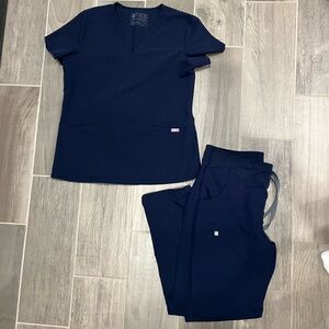 Women’s FIGS Scrubs Set Navy Size Medium Two Pocket Top/Straight Leg Pants